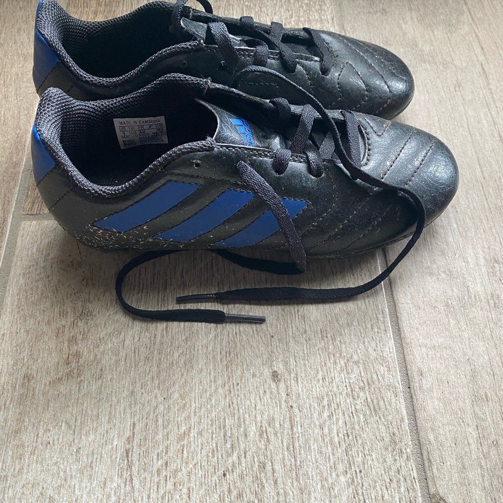 Soccer cleats